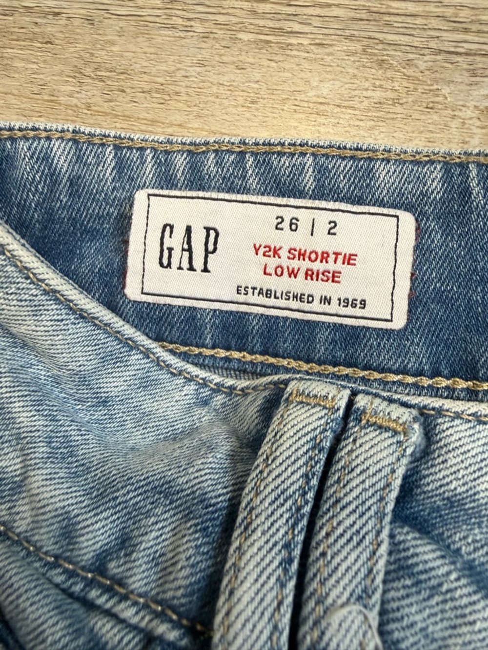 GAP Denim Low-Rise Shorts - Picture 4 of 5